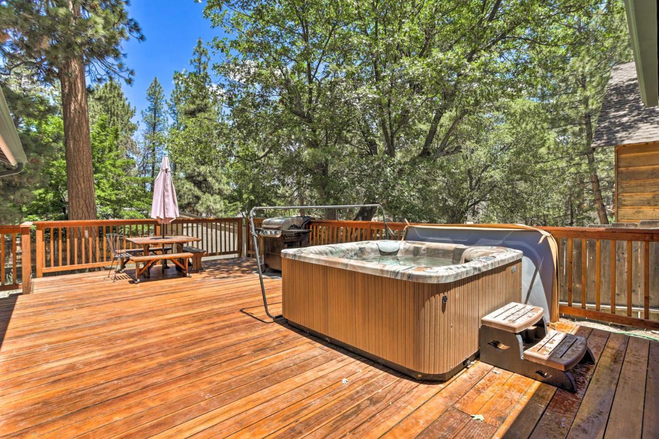 Big Bear Cabin With Deck And Hot Tub, Near Resorts! ビッグ・ベアー・レイク エクステリア 写真