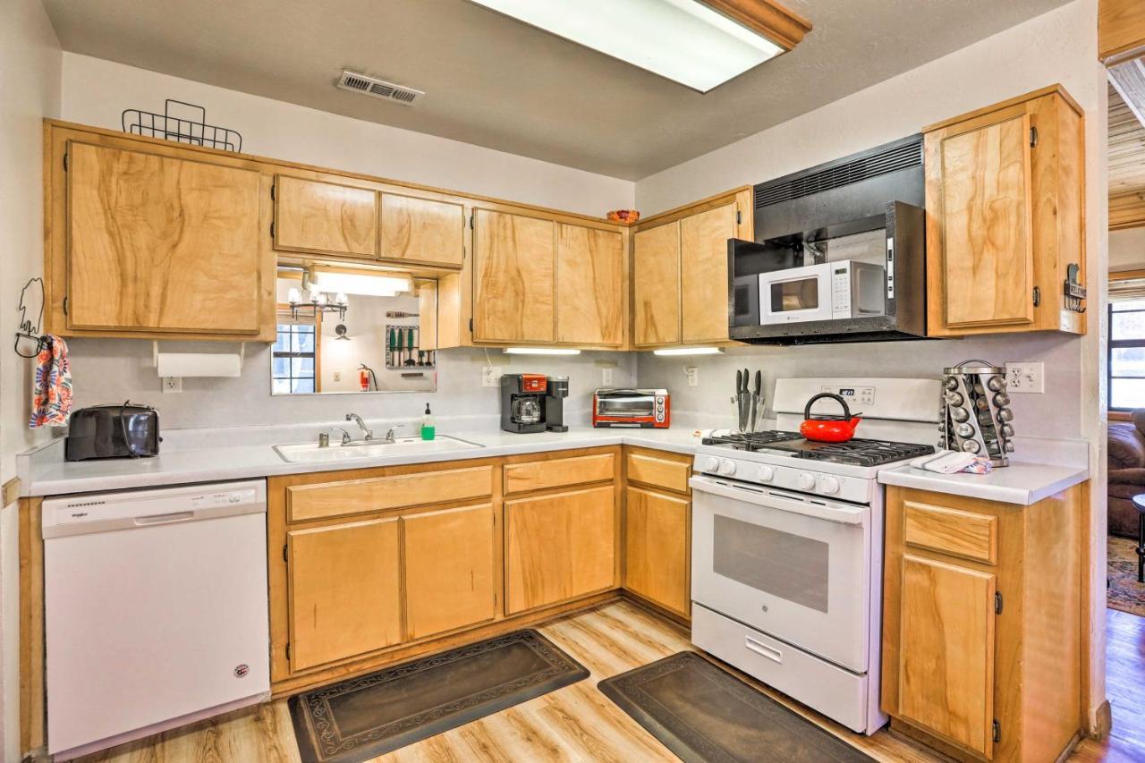 Big Bear Cabin With Deck And Hot Tub, Near Resorts! ビッグ・ベアー・レイク エクステリア 写真